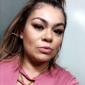 Meet your Posher, Yaneth